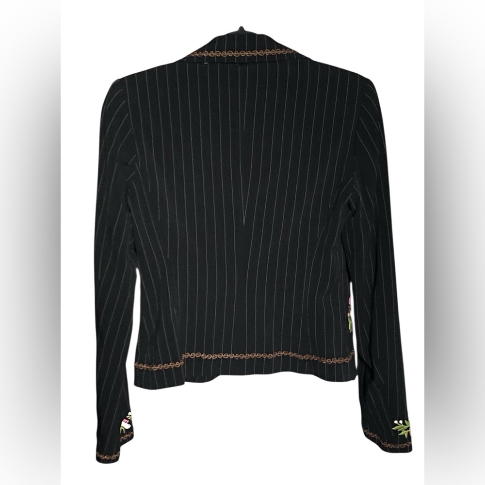 Yank American Pinstripe Blazer With Floral Embroidery On The Front And The Cuffs - Picture 5 of 8